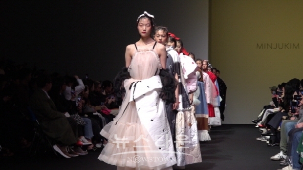 MINJUKIM FASHION SHOW(김한정 기자)