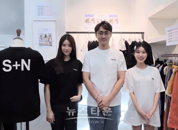 스늘티(S+N) 착용샷, 왼쪽부터 모델 김상지, 한재환 디자이너, 방송인 강나라