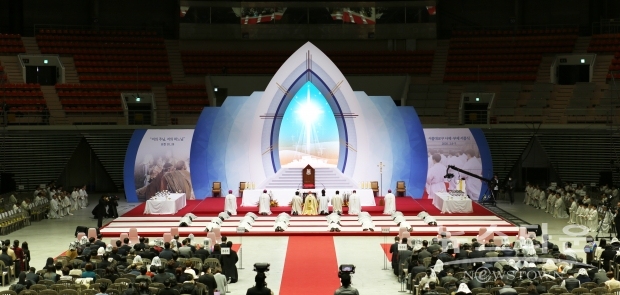 6일 오후 2시 가톨릭 서울대교구 부제 수품식 / 서울 송파구 올림픽 체조경기장