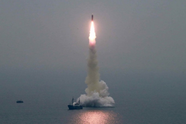 지난해 10월 북한 신형 잠수함발사탄도미사일(SLBM) ‘북극성-3형’의 시험 발사 장면. 노동신문 홈페이지 캡처