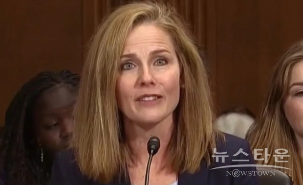 대법관에 지명된 보수 가톨릭 신자 에이미 코니 배럿(Amy Coney Barrett, 48)
