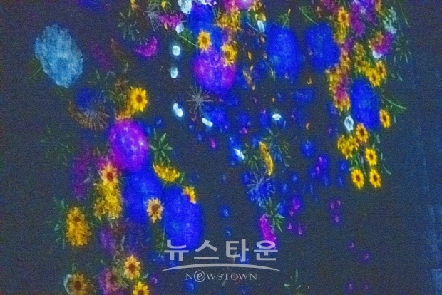 아트 컬렉티브 팀랩의 새로운 전시 'teamLab-LIFE'