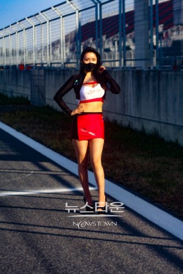2020 ASA KIC-CUP 투어링 카레이싱 최종전 라운드 KFGP 레이싱 모델 김별ⓒ뉴스타운장호진기자