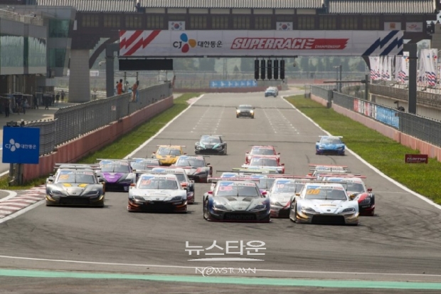 2020CJ대한통운슈퍼레이스 최종전라운드금호타이어 제조사의 경쟁도ⓒ뉴스타운