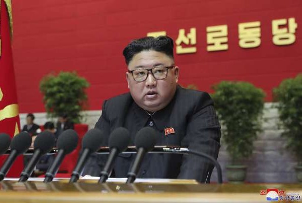 국제사회의 대북제재 완화 혹은 해제, 또 미국과의 대화를 원한다면 김정은 무엇보다도 ‘도발행위’를 멈추는 것이 중요하다. 김정은의 ‘자력갱생’은 외부에서 볼 때 ‘궁상떠는 정책’에 불과하다.(사진 : 유튜브)