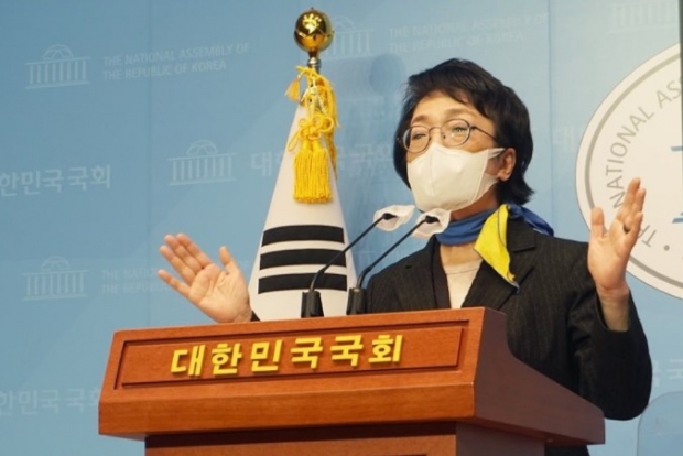 열린민주당 김진애 의원. 2일 그는 국회의원직을 사퇴한다고 밝혔다.(사진 : 김진애의원 공식 트위터 캡처)
