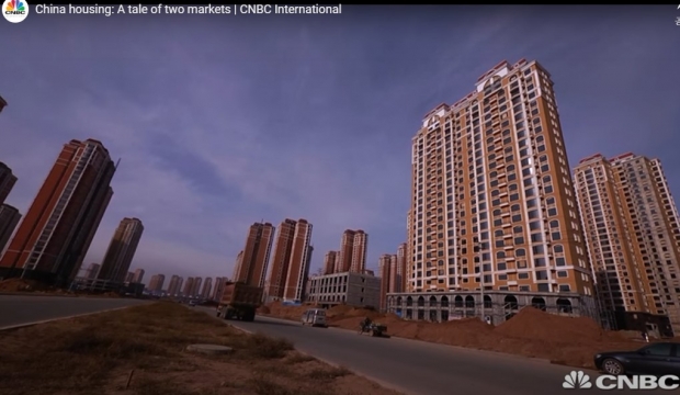상하이에 거점을 둔 부동산개발회사 경영간부는 그동안 수년간 성장세를 이어온 중국 부동산 시장이지만 투자자들은 거시경제 불확실성이 걷히기를 기다리는 자세로 옮겨가고 있다고 풀이했다. / 사진 : 뉴스사이트 비디오 캡처