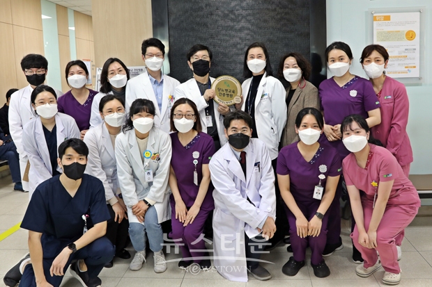 순천향대학교 천안병원이 지난 3월 9일 병원 외래진료관 당뇨교육실에서 ‘당뇨병 교육 인증병원’ 현판식이 열렸다.