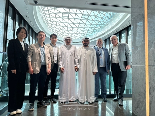 나노씨엠에스 중동 자문역, 영업이사, 영업과장, Sami Al Qamzi(Chairman), Rashed Saeed Alqemzi(나노씨엠에스 UAE GM), Ala’eddin Atari(그룹 CEO), Dawood Kashmoula(의사, 컨설턴트)/나노씨엠에스
