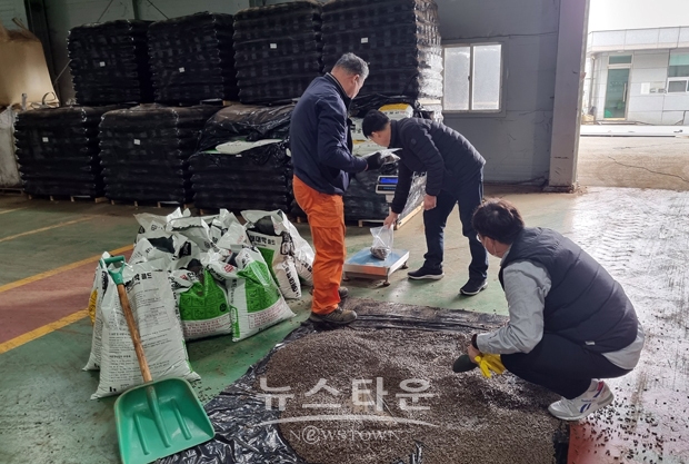 김해시가 지난 3월 22일까지 농산물품질관리원과 관내 정부지원 유기질비료 생산·공급업체 11개소를 점검하고 시료 채취를 실시했다.