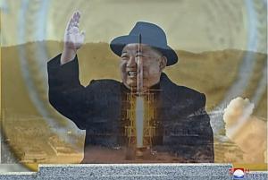 북한 군사정찰위성 발사 실패에 곧바로 2차 발사 천명, 왜 ?