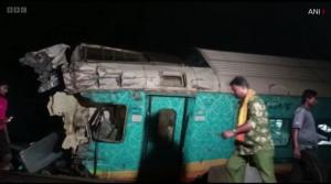 인도 오디샤 열차 충돌 최소 233명 사망, 900명 부상