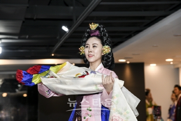 제34회 아트코리아방송 저널리즘 비평 및 토크쇼 ‘아트가 부자다’