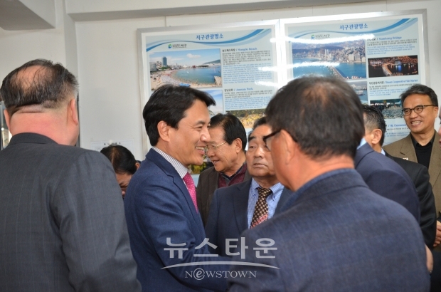 김진태 의원, (부산. 양산) 방문에서 당원들과 함께