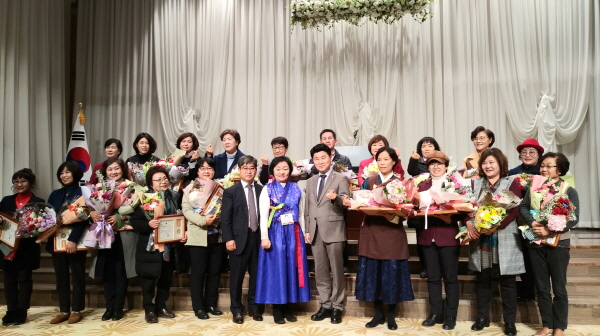 김원기 부의장이 경기도 문화관광해설사 소통교육에 참석하고 기념촬영
