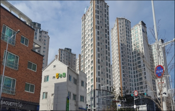 "아파트입주자회장의 갑-질이 심하다"고 제보된  유성구 계산동에 위치한 오투그란데미학아파트 전경