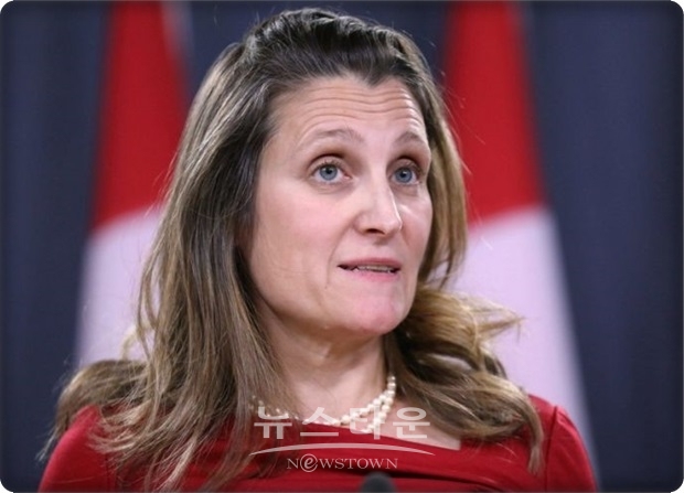크리스티아 프릴랜드(Chrystia Freeland) 캐나다 외무장관(위 사진)은 “구속됐을 가능성이 있는 사람의 이름 등은 밝히지 않았지만 중국 당국의 조사를 받고 있다고 (캐나다 정부에) 알려줬지만, 이후 연락이 되지 않았다”고 밝혔다. 캐나다 정부는 계속해서 중국 정부에 문의를 하고 있는 것으로 알려졌다.
