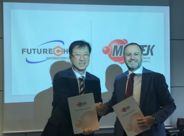 좌측 퓨쳐켐 지대윤 대표이사, 우측 Kadir Ozsu 몰텍(Moltek) 대표이사