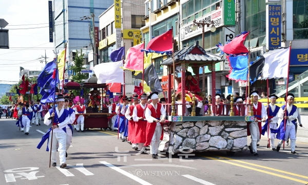 개천예술제 가장행렬