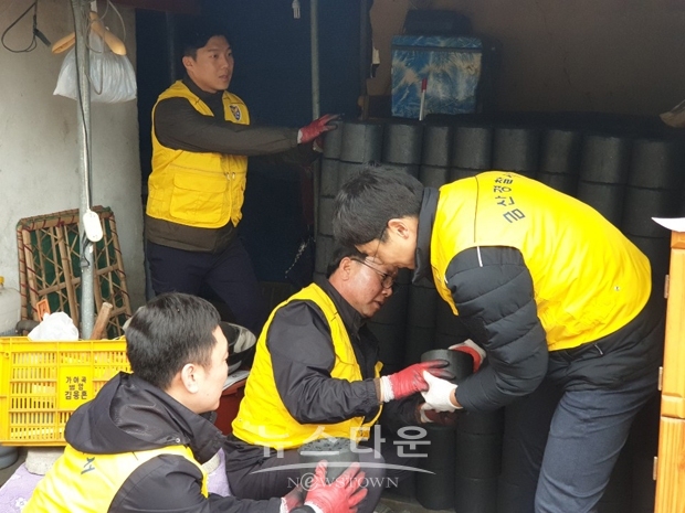 ‘사랑의 불씨 나눔’ 연탄배달 봉사활동