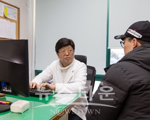 청양군 보건의료원 정형외과 박준영 과장 진료 모습