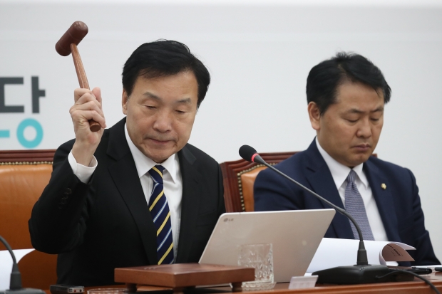 손학규 바른미래당 대표가 7일 최고위원회를 주재하고 있다.