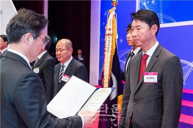 ㈜엔비스가 ‘제44회 국가품질경영대회’에서 대통령표창인 국가품질경영상을 수상했다.