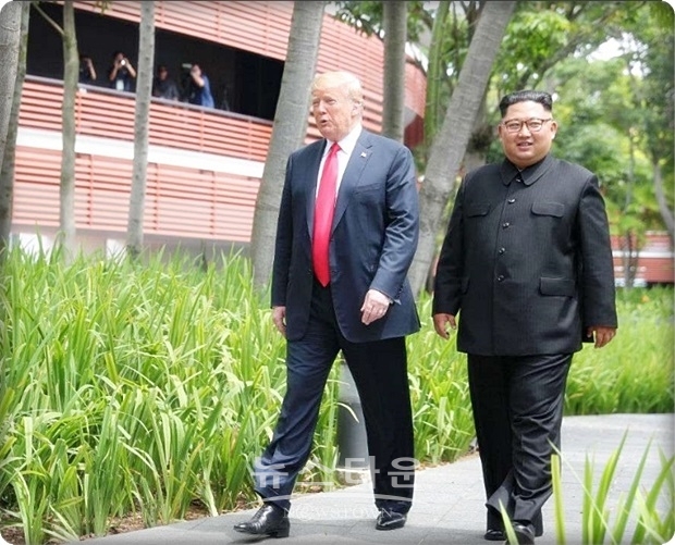 워싱턴포스트는 “우리는 폼포페이와 같은 트럼프의 보좌관들이 김정은이 무모한 행동을 하지 않도록 설득하기를 바란다. 하지만 최근 트럼프 대통령이 시리아에서 미군을 철수시키기로 결정한 것에서 보여지듯이, 그는 (주변의 말에) 귀를 기울이지 않는다. 이 모든 것은 북-미 협상의 재개를 환영해야 한다는 것을 의미하지만 겁나는 일”이라고 진단하고 있다.