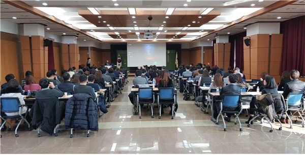 공립유치원 학교설립과 학생배치 담당자 연수를 실시하고 있다.
