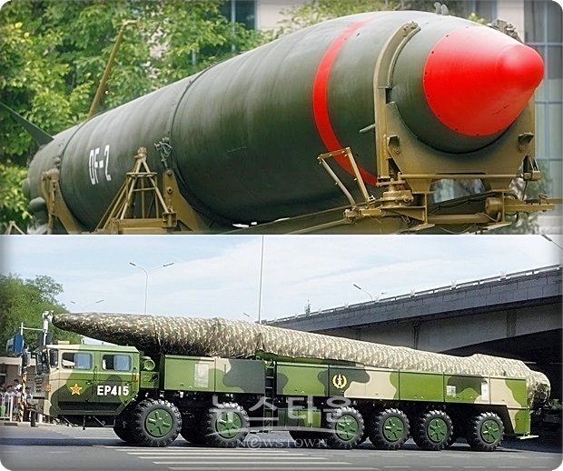 트럼프 미국 대통령의 “2018년 핵무기 검토(2018 nuclear-weapons review)”보고서에 따르면, 보유 핵무기의 확대 등 미국의 핵무기 보유 규칙을 재검토하고 있다. 이전의 미국의 핵 정책은 “핵을 비밀리에 공격하거나 다른 실재적 위협만이 미국의 보복 핵 공격을 정당화하는 것”이었으나, 트럼프 정부의 핵 검토는 “주요 해킹 사건이나 미국 금융시설에 대한 온라인 공격이 핵 반격을 초래할 수 있다”고 경고했다.