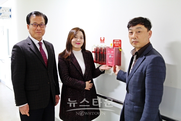 당진시가 사회취약계층인 노인과 장애인, 아동 등이 주로 이용하거나 생활하는 시설에 화재대비용 구조 손수건을 전달했다.