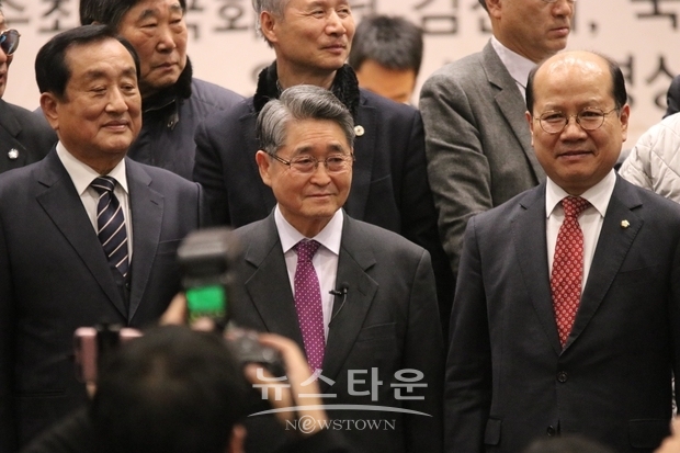 지난 8일 5.18 국회공청회에 발표자로 참여한 지만원 박사와 5.18 진상규명 국회공청회를 주최한 이종명 자유한국당 의원