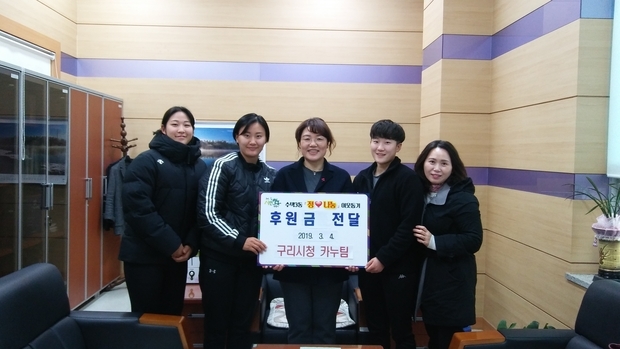 사진 좌측부터 최유슬, 변은정 선수, 엄진숙 동장, 이유진 선수