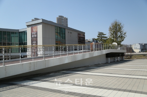 진주시립이성자미술관