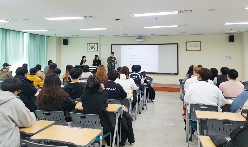 굿네이버스 강원동남지부(지부장 이상욱)는 강릉가톨릭관동대학교에서 굿네이버스 강원동남지부 대학생자원봉사동아리‘굿프리’(회장 김시현) 발대식을 진행했다. 사진은 발대식 진행 모습.