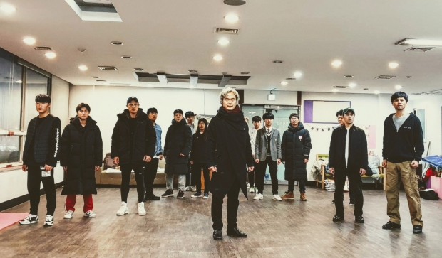 안산시립극단 배우들이 공연 연습을 열정적으로 하고있다.