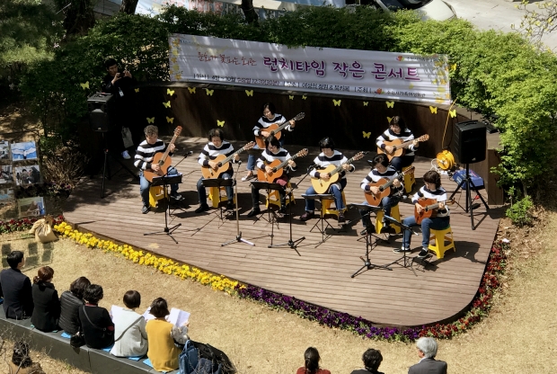 런치타임 작은콘서트 사진