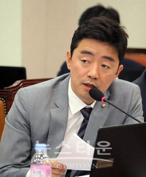 강훈식 국회의원(더불어민주당, 충남 아산을)
