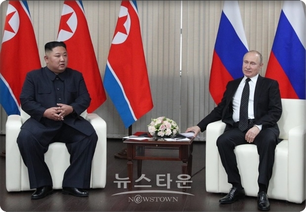 이번 김정은 위원장의 러시아 방문 정상회담의 결과는 당초 예상했던 대로 큰 성과라기보다는 과거 오랜 양국관계에서 상징적인 의미가 더 크다고 조지 톨로라야(Georgy Toloraya) 러시아과학원 아시아전략센터 소장이 지난 23일 타스(TASS) 통신과의 인터뷰에서 밝힌 적이 있다.