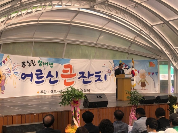 이영근위원장이 개회사에 이어 인사말을 하고 있다.