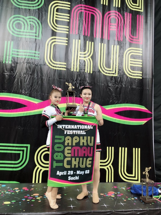 2019 Russia cheerleading championship의 Pom Doubles 출전해 1위의 성적을 거둔 인천광역시 치어리딩협회 스콜피온팀 선수(제공=인천광역시 치어리딩 협회)