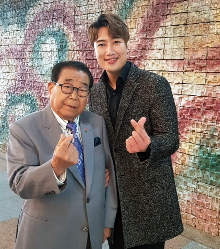 사진왼쪽부터 송해,성용하