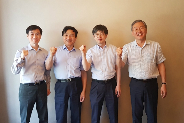 좌측부터 제넥신 서유석 대표이사, 제넥신 성영철 회장(제넥신 설립자), 서울대 김진수 겸임교수(툴젠 설립자), 툴젠 김종문 대표이사. 사진제공=㈜툴젠,㈜제넥신