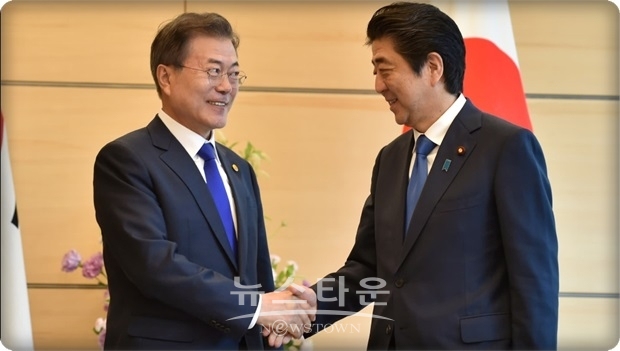 사카 시내의 재일 3세 남성(39)은 “일본에서 계속 일했지만, 최근에는 한일 뉴스로 동료들로부터 한국에 대한 비판을 들을 때마다 괴로운 심정”이라면서 “모두 정의는 있을 것이지만, 정부끼리 논의해 주었으면 좋겠다. 국가도 사람도 다면적인 관계가 있어야지, 교류를 단절하는 것은 잘못”이라고 말했다고 소개했다.