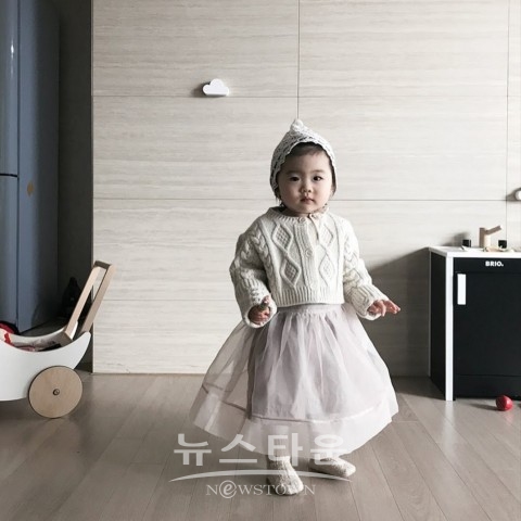 2019년 7월 5일 정오에 발매된 최하늘 마더구스 영어동요 앨범 아트워크