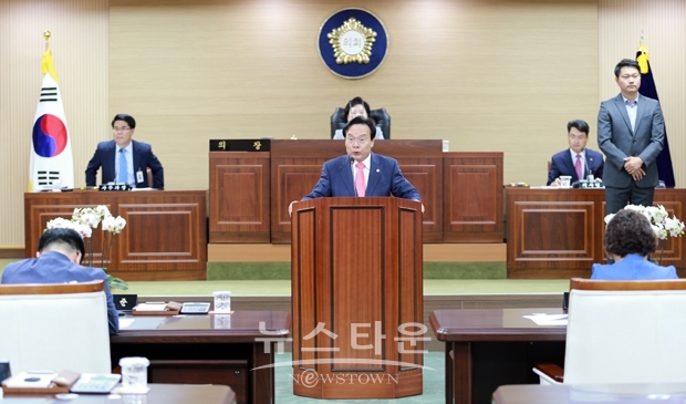 최의환 의원이 정산정수장 관련하여 마을상수도 211개소 일제 수질검사 및 군민들이 안심하고 깨끗한 수돗물이 공급될 수 있도록 최첨단 자동화 감시시스템을 구축마련과 상수도 급수관리 조례 개정에 대해 5분 발언을 했다.