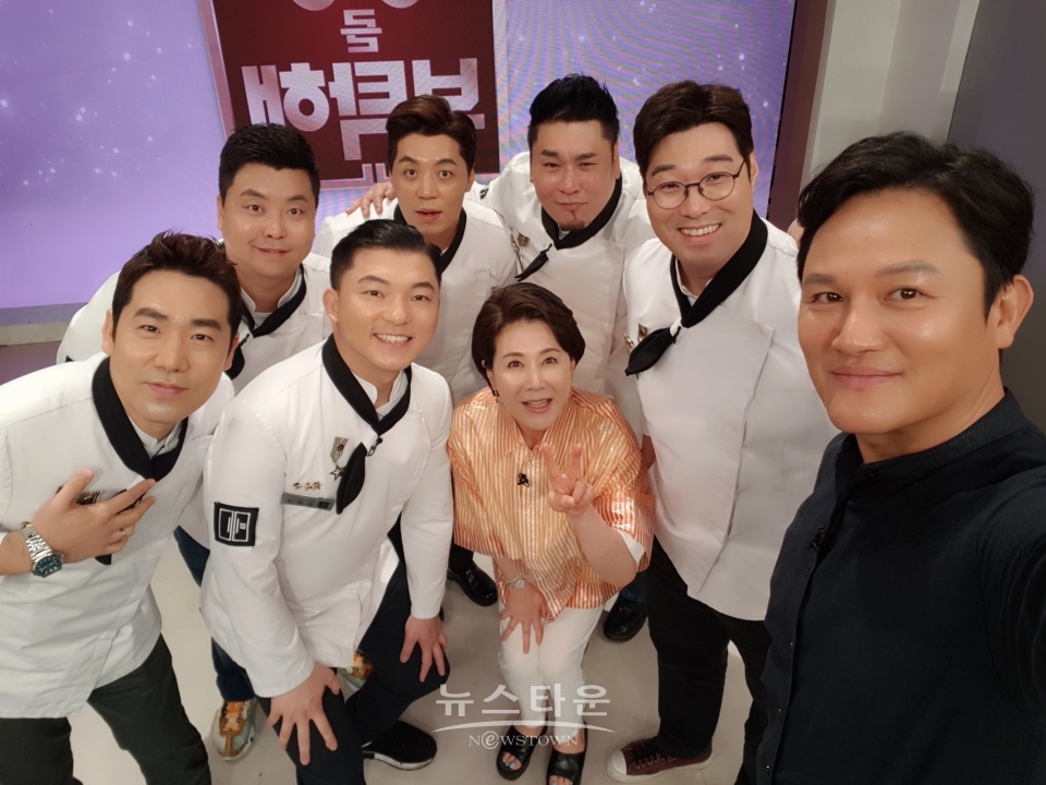 ::: 이미지: 냉장고를 부탁해 셰프들과 박정수, 강성진 | 제공 = 강성진 (SNS) :::