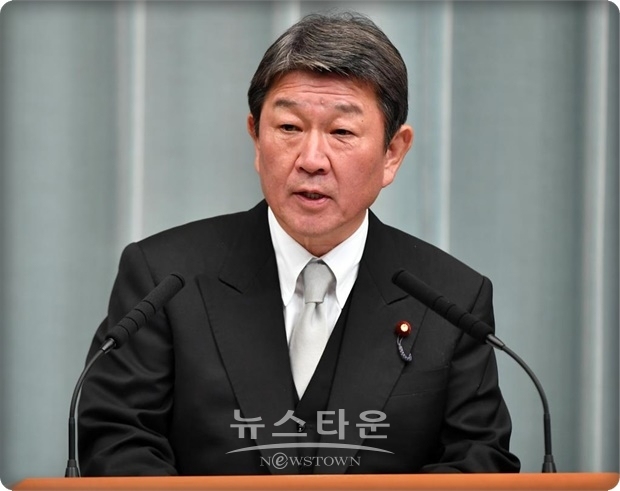 모테기 도시미츠(茂木敏充) 신임 일본 외상은 13일 기자 회견에서1965년 한일청구권 협정으로 양국 국민의 재산과 권리에 관한 문제는 “완전하고 최종적으로 해결됐다”며 “판결은 협정에 명백히 위반하고 있다”고 강조했다.