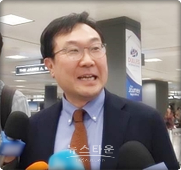 이도훈 본부장(위 사진)은 “북미 간 소통이 계속되는 것으로 알고 있다”면서 “뉴욕 채널이 항상 열려 있는 상황이어서 필요하다면, 소통은 언제든지 가능한 거로 알고 있다”고 밝혔다.