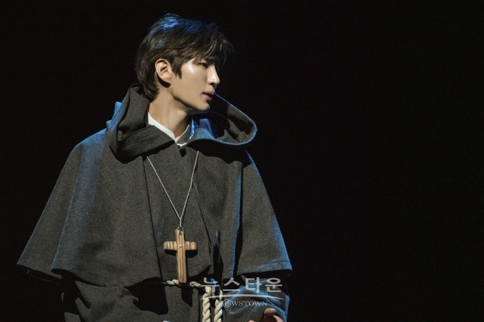 뮤지컬 마리 앙투아네트 공연사진_페르젠 역_정택운_제공 EMK뮤지컬컴퍼니